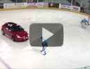 VIDEO: Giulietta joacă hochei pe gheaţă
