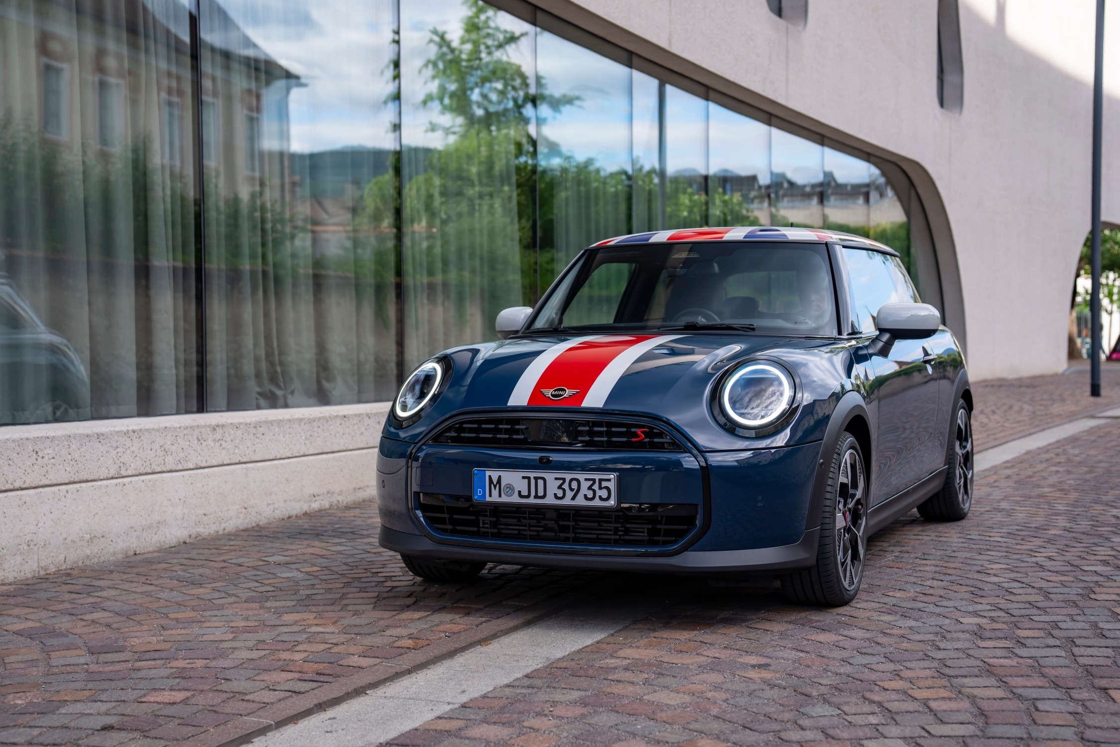 MINI lansează ediția specială Cooper Oxford pentru a marca 25 de ani de producție în UK