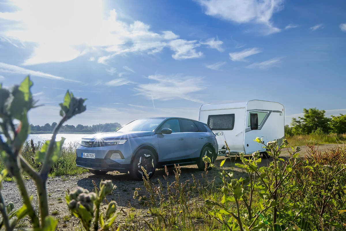 Noul Opel Grandland Electric AWD: Tracțiune integrală, 325 CP și capacitate de tractare de 1.350 kg