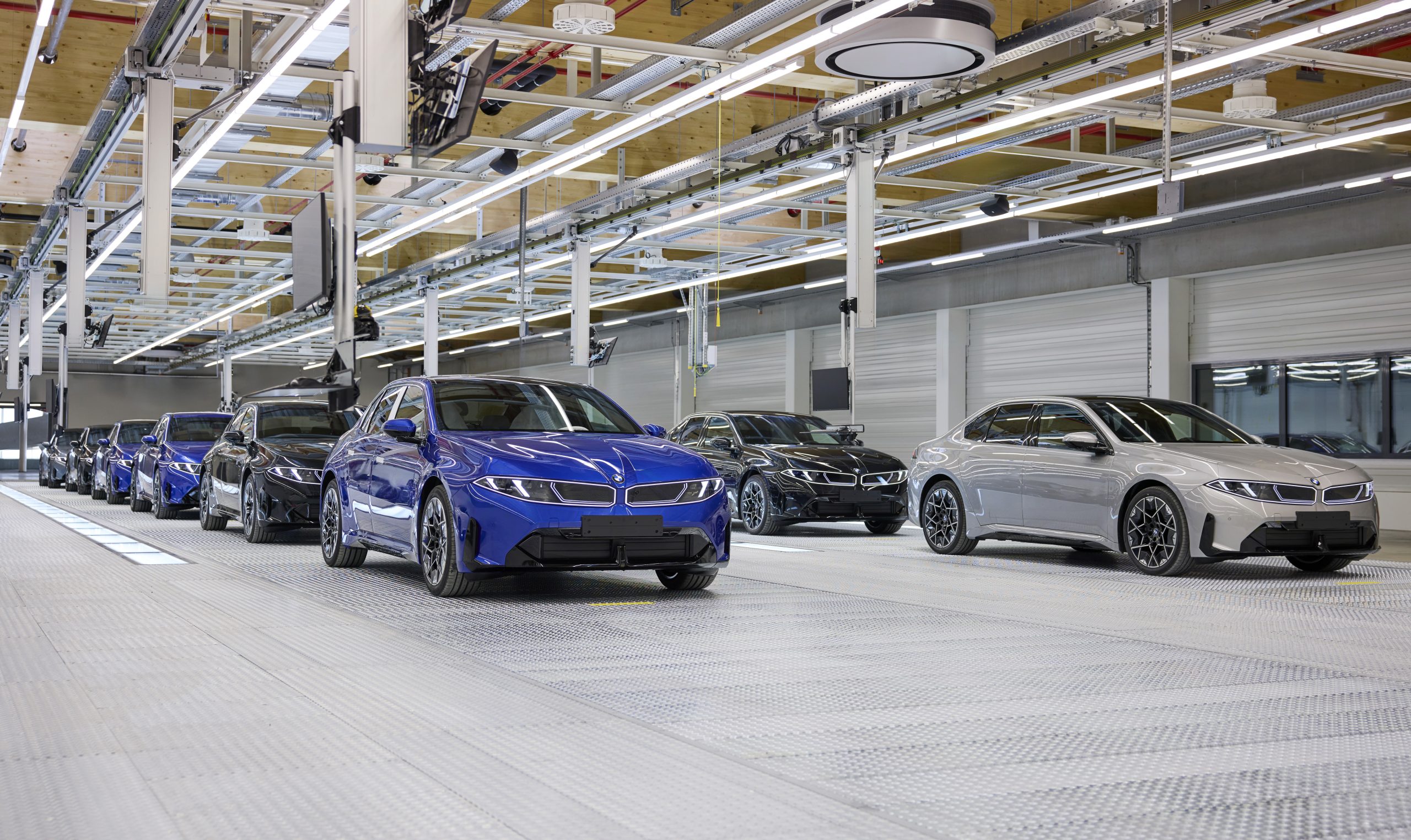 BMW demarează producția de serie a noului i3 la uzina din München pe fondul unei cereri puternice