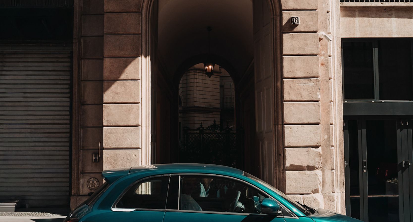 Fiat 500 aniversează moștenirea culturală și pregătește împlinirea a 70 de ani la Vogue World: Milano