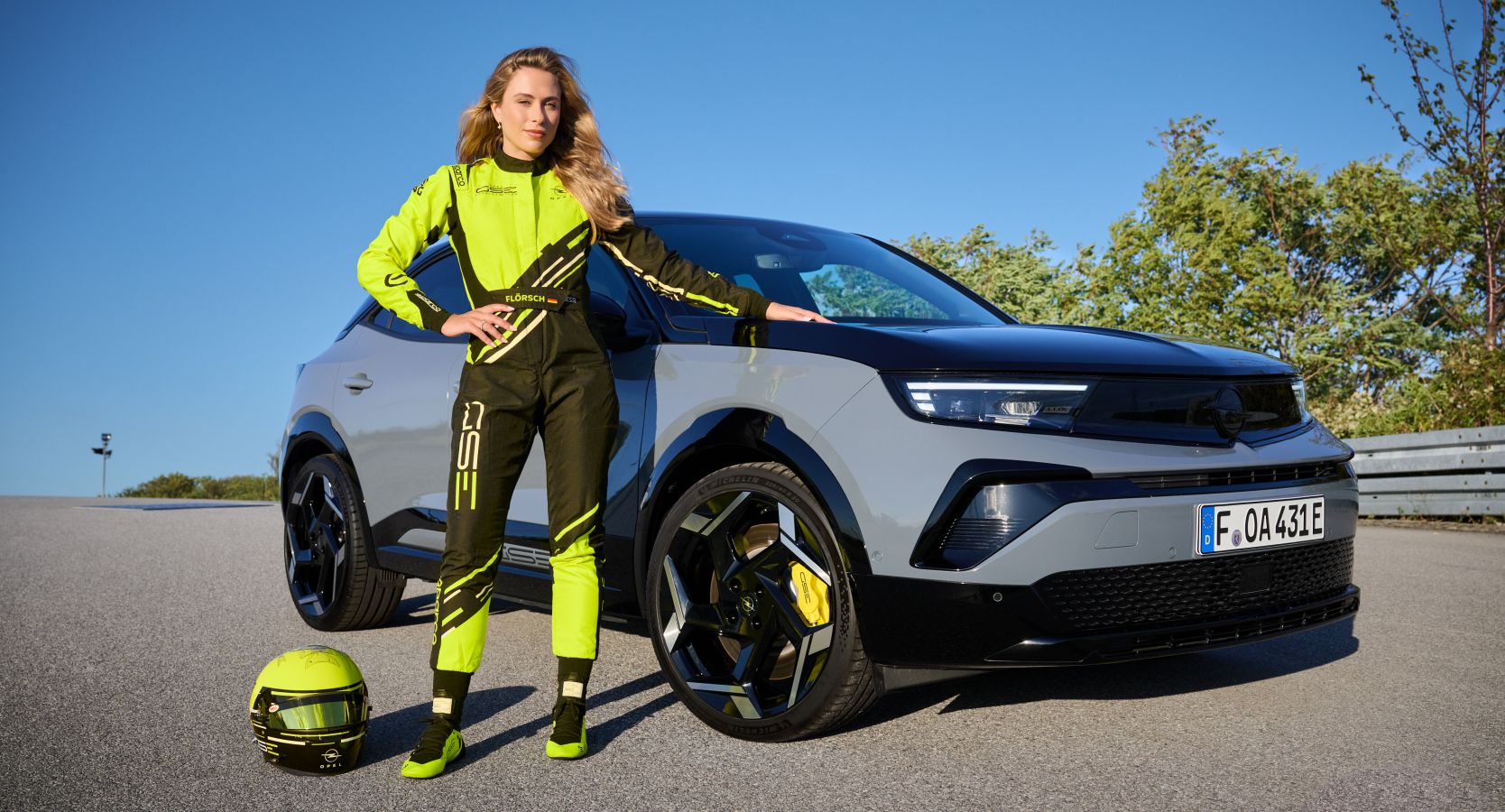 Rădăcinile din motorsport ale noului Opel Mokka GSE prezentate de pilotul Sophia Flörsch