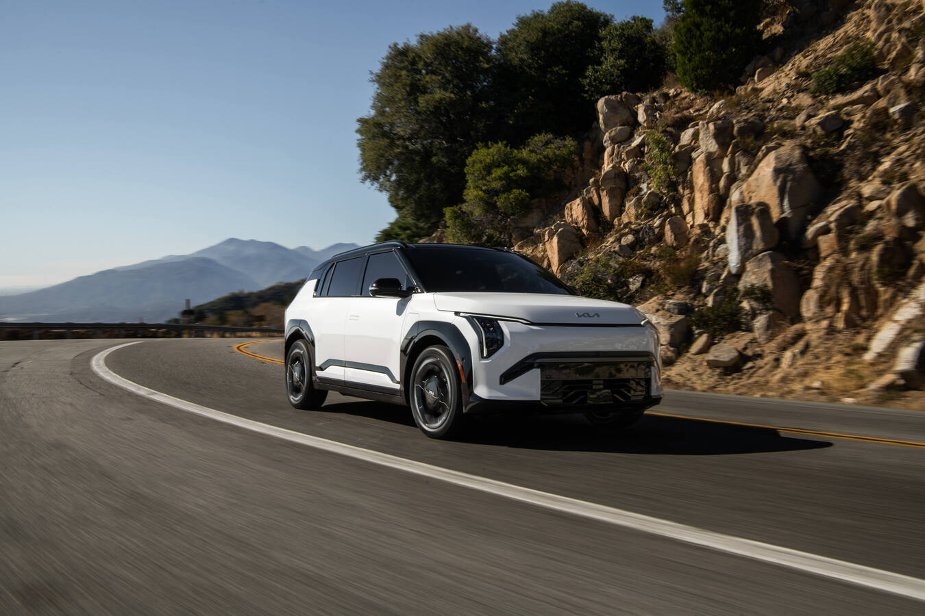 Modelele Kia EV3 și Carnival Hybrid au fost desemnate câștigătoare la premiile Green Car of the Year 2026