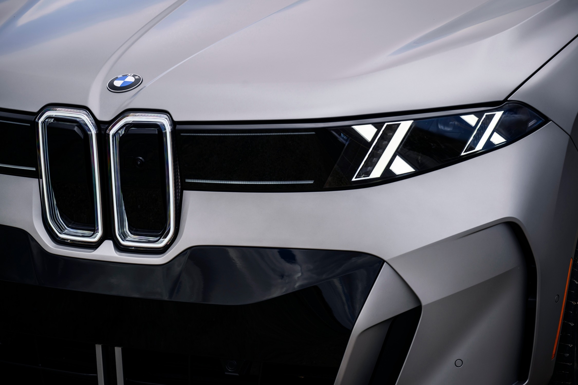 Noul BMW X5 și BMW iX5: Noi materiale media și detalii tehnice prezentate la Los Angeles