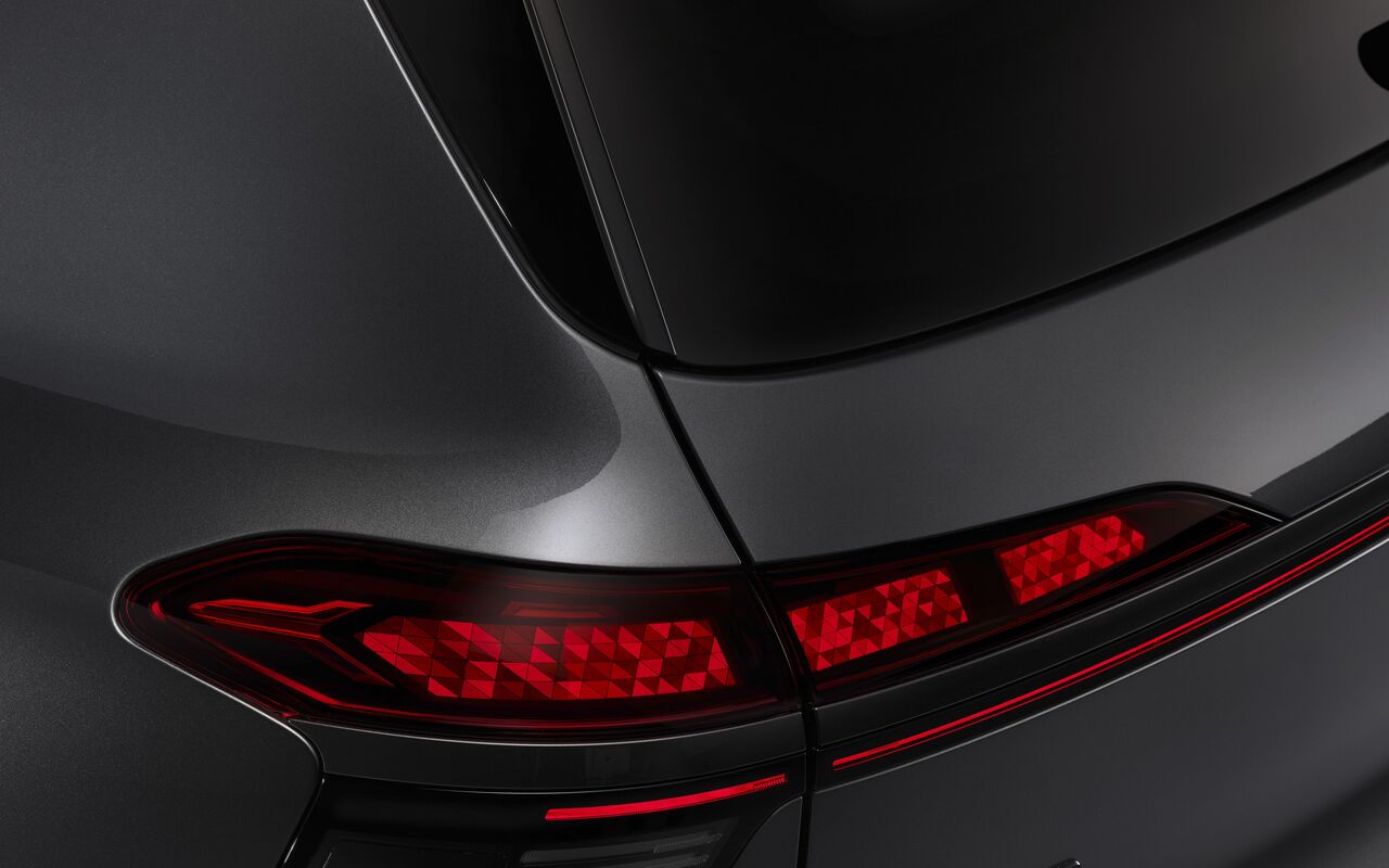 Premieră Mondială pe Noul Audi Q9: Panouri OLED Digitale Curbate și Tehnologii Avansate de Iluminat